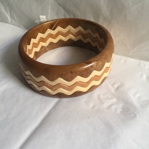 Bohemian style zigzag bangle bracelet set. - Picture 2 of 7